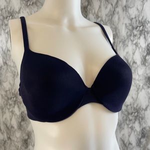 34C Victorias Secret bra navy blue Ipex body lined with no underwire.